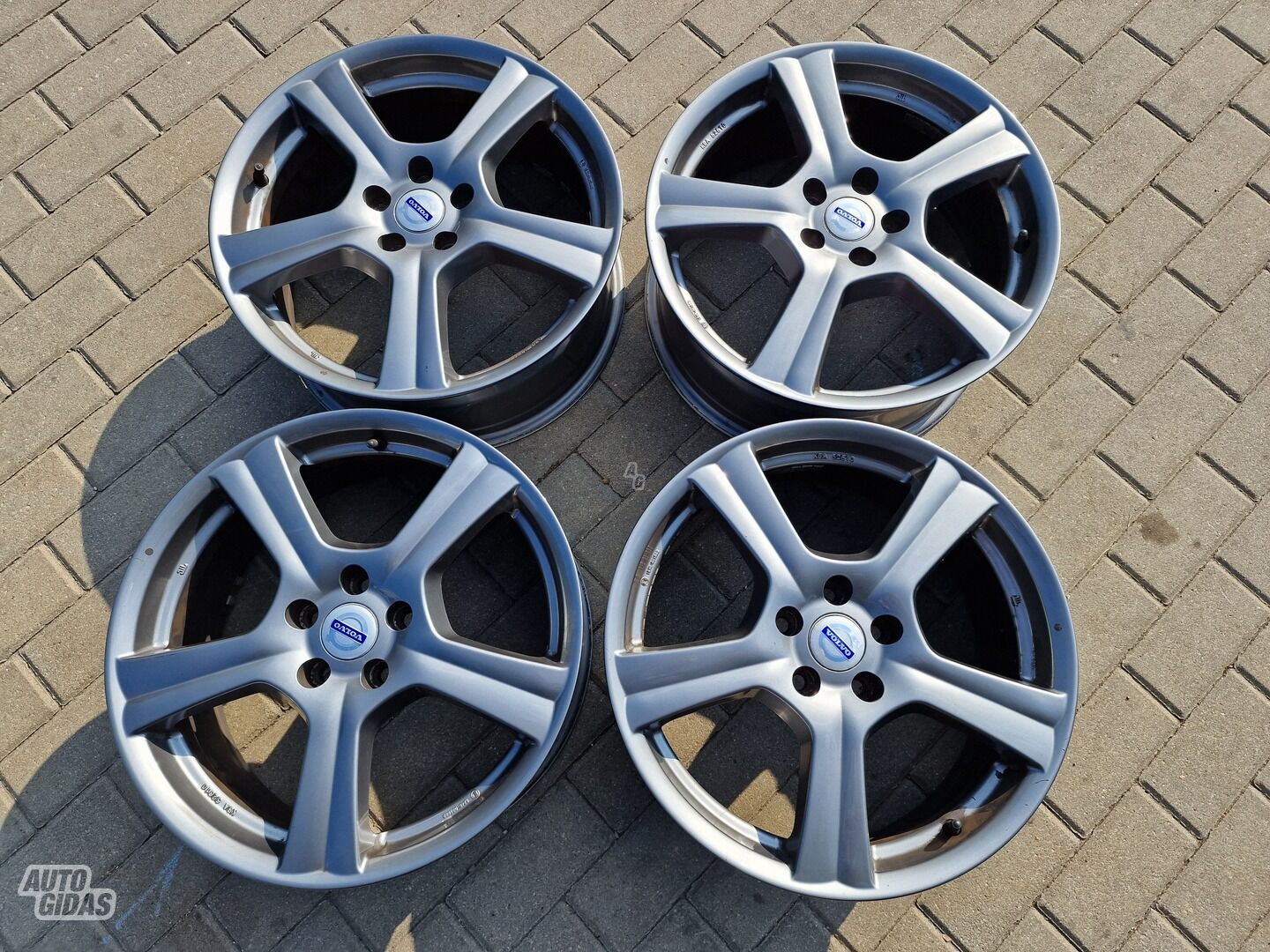 Volvo XC40, XC60, XC70, XC60 light alloy R18 rims