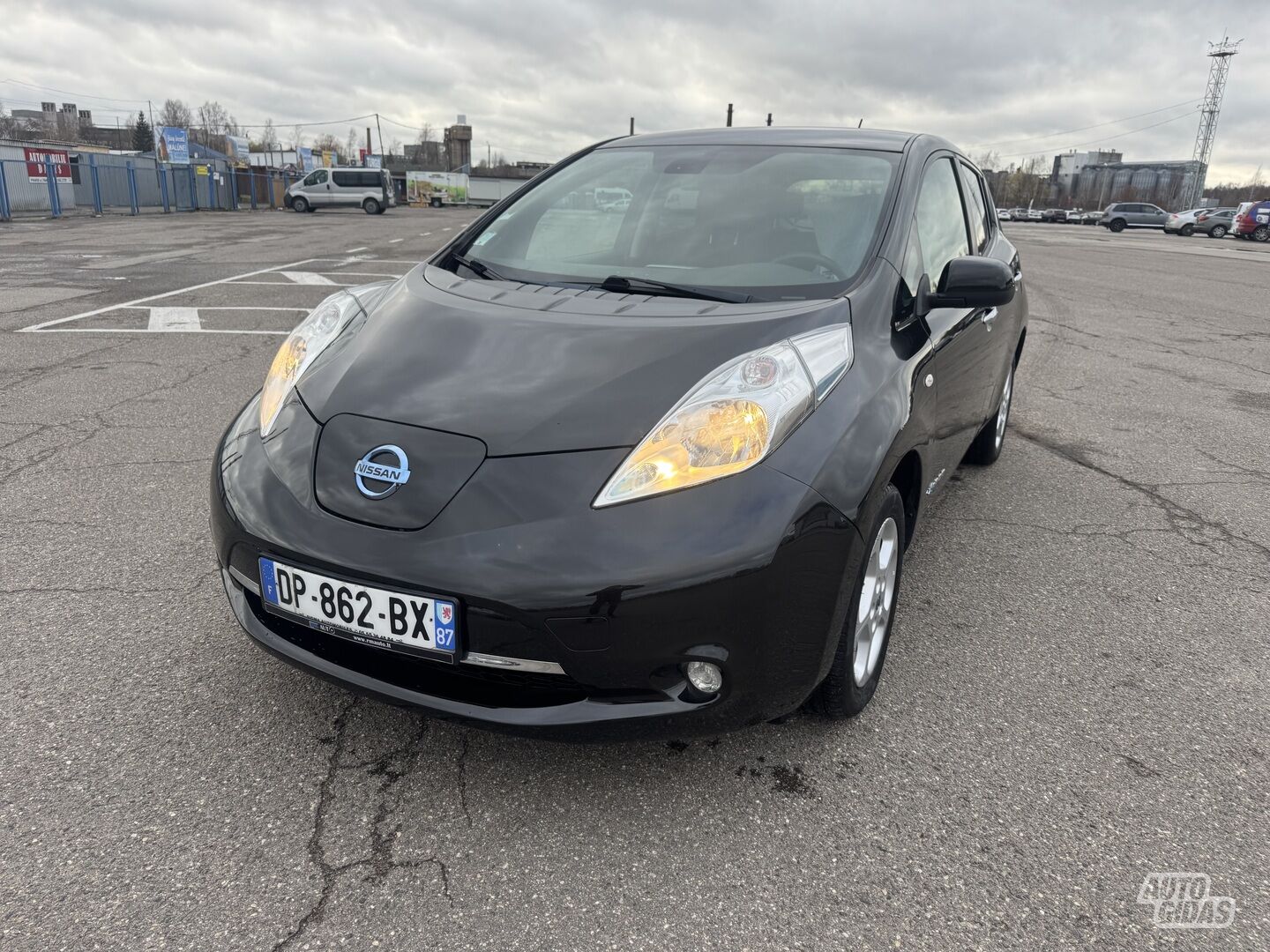 Nissan Leaf 2015 y Hatchback