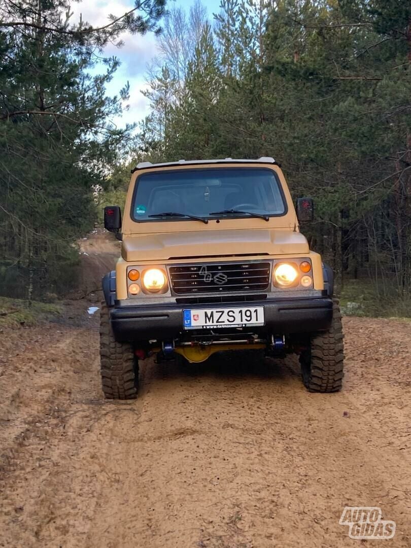 Suzuki Samurai 2000 m Visureigis / Krosoveris