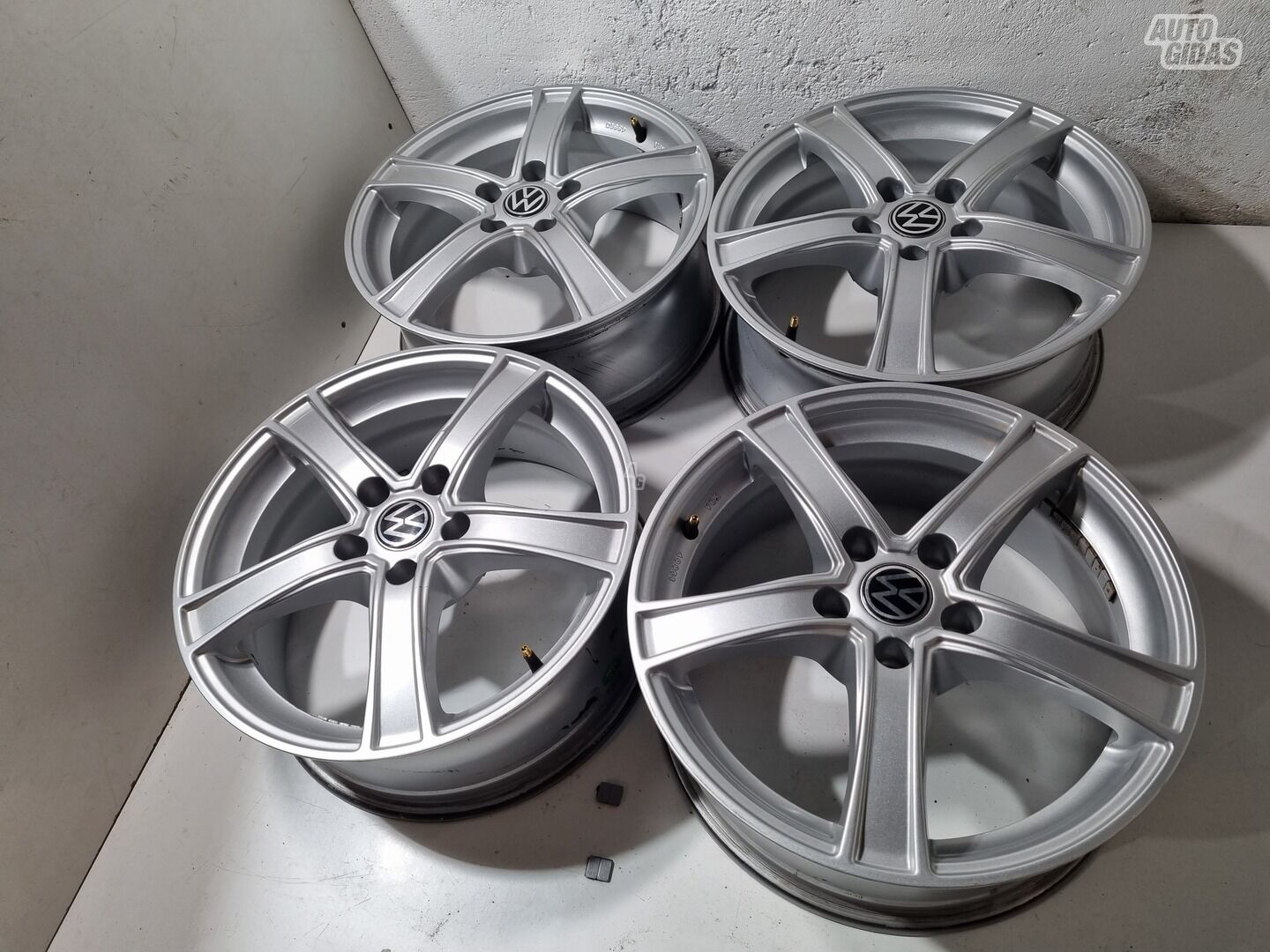 Volkswagen R17 Passat light alloy R17 rims