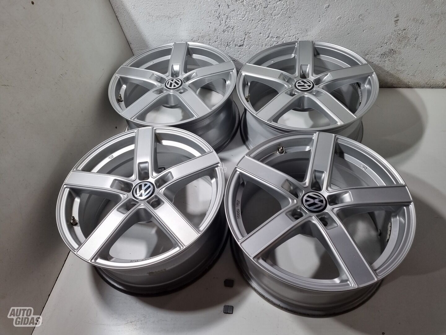 Volkswagen Passat R17 Passat light alloy R17 rims