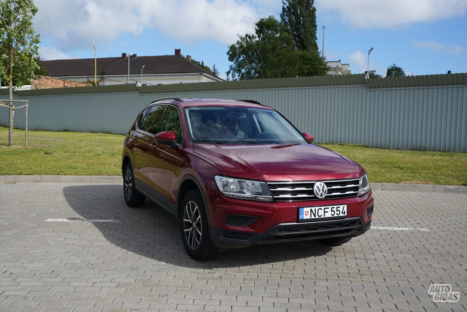 Volkswagen Tiguan SE 2019 г