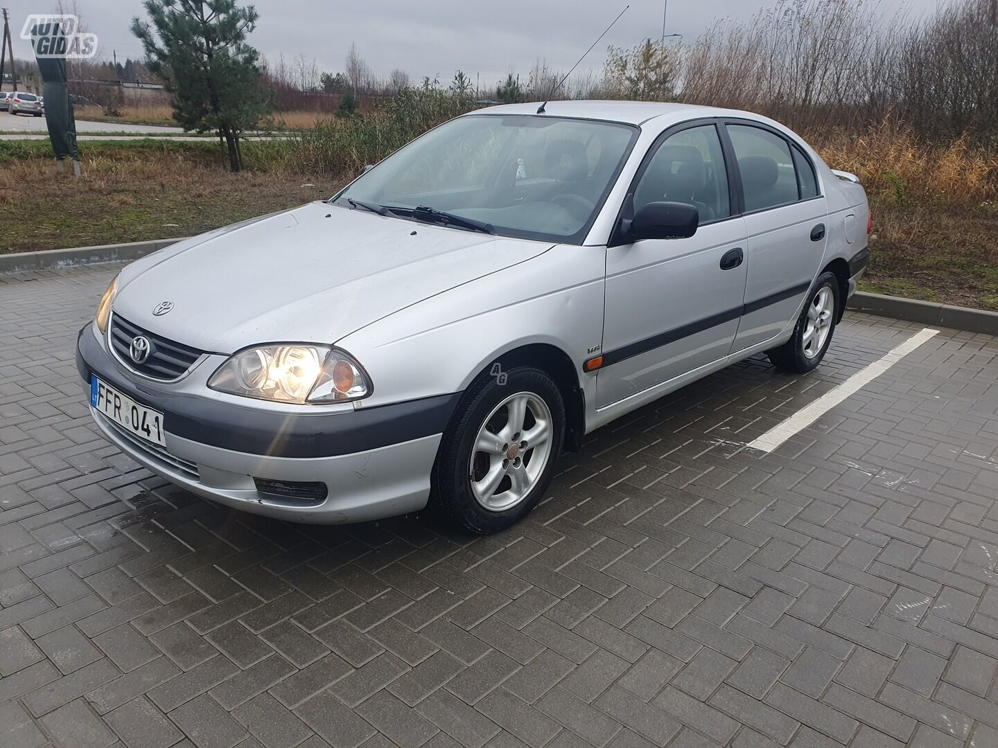 Toyota Avensis 2002 y Sedan