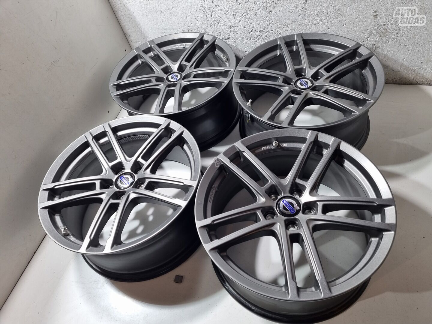 Volvo R18 V60 light alloy R18 rims