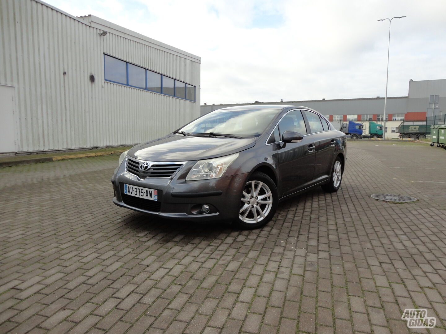 Toyota Avensis 2010 y Sedan