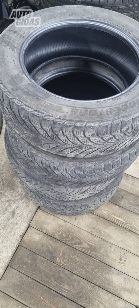 Bridgestone R16 universalios padangos lengviesiems