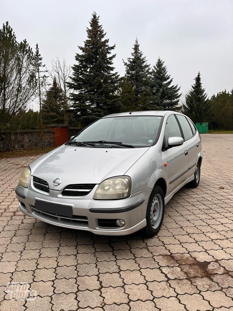 Nissan Almera Tino 2006 y Hatchback