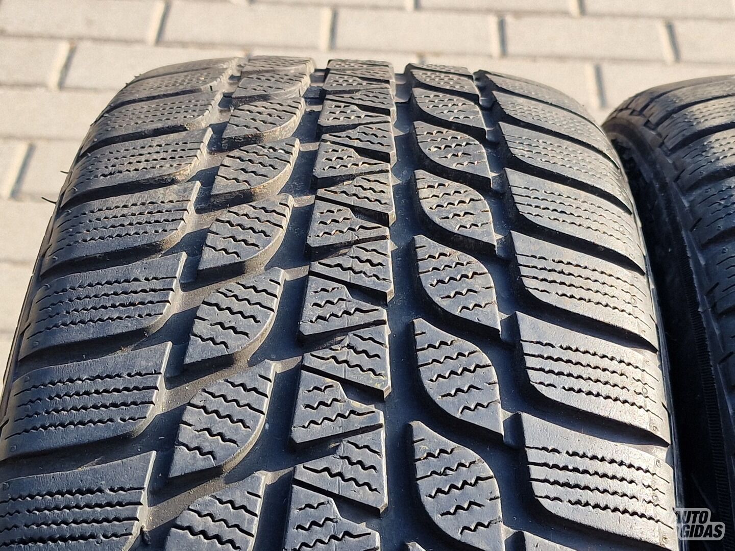 Bridgestone BLIZZAK LM-25 RFT R17 žieminės padangos lengviesiems