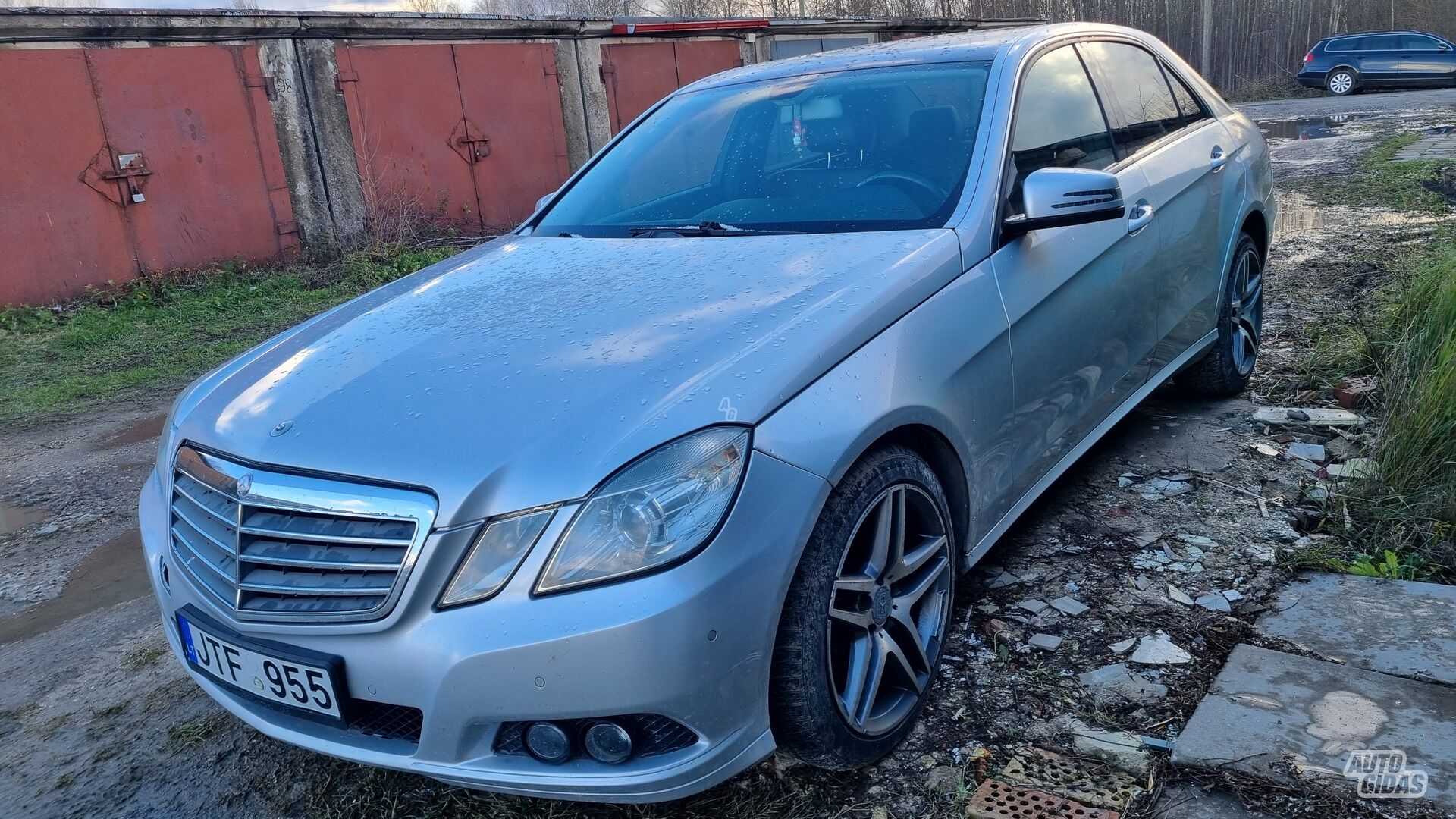 Mercedes-Benz E 200 2010 y Sedan