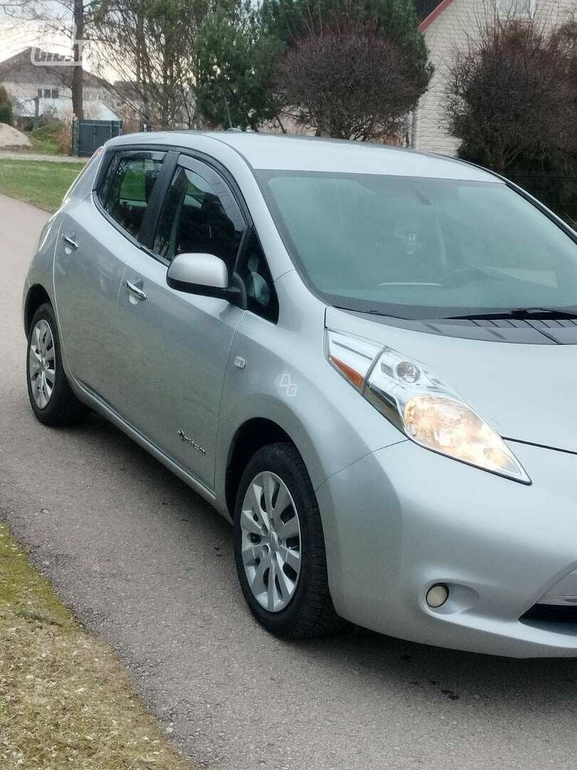 Nissan Leaf 2015 y Hatchback