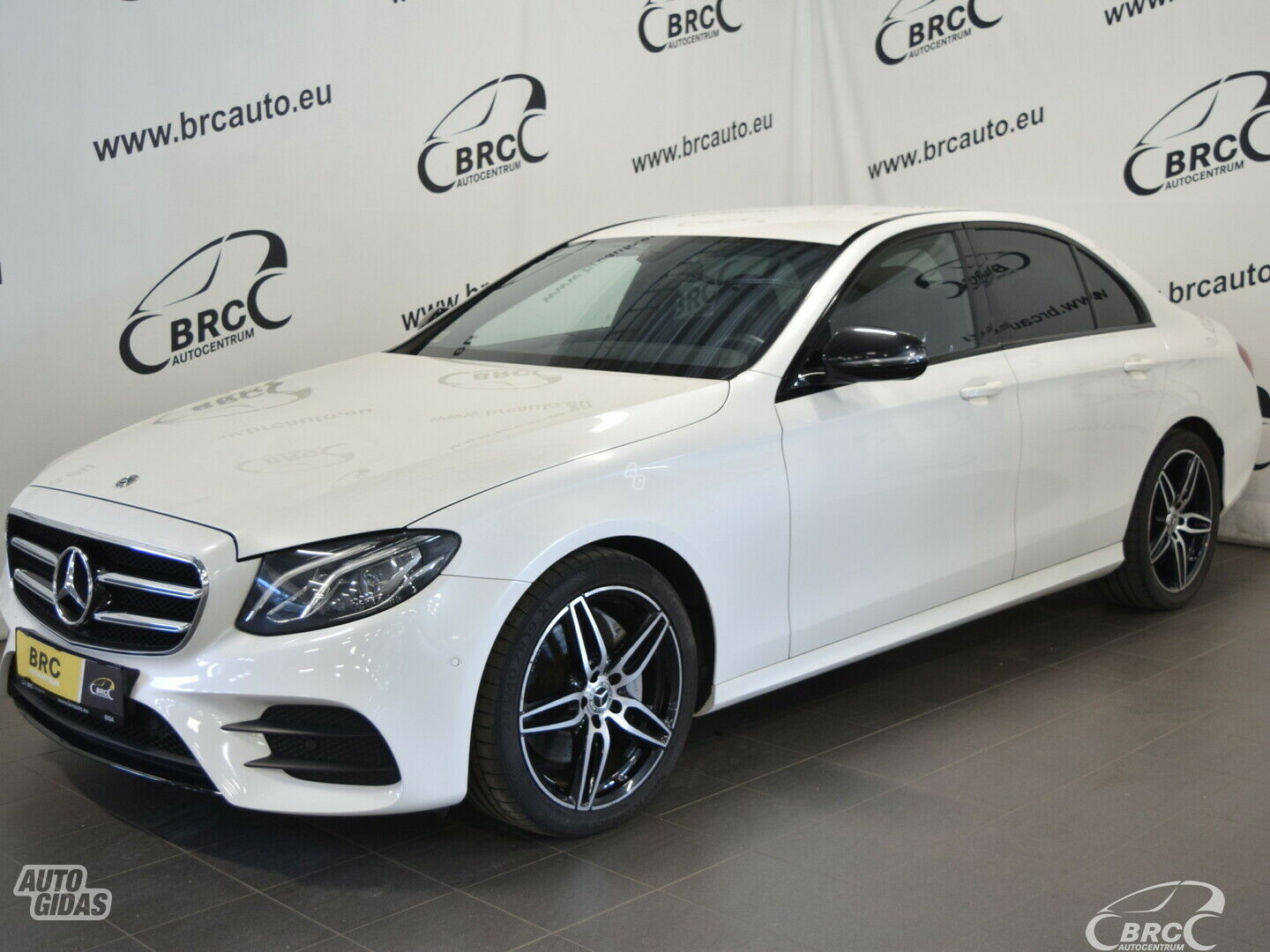 Mercedes-Benz E 200 AMG Line 2017 y