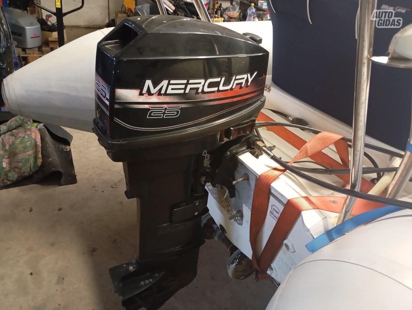 Variklis Mercury  25 HP  2000 m