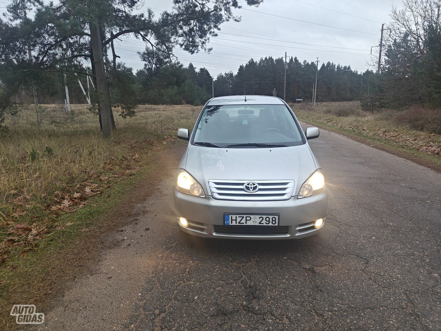 Toyota Avensis Verso 2001 г Минивэн