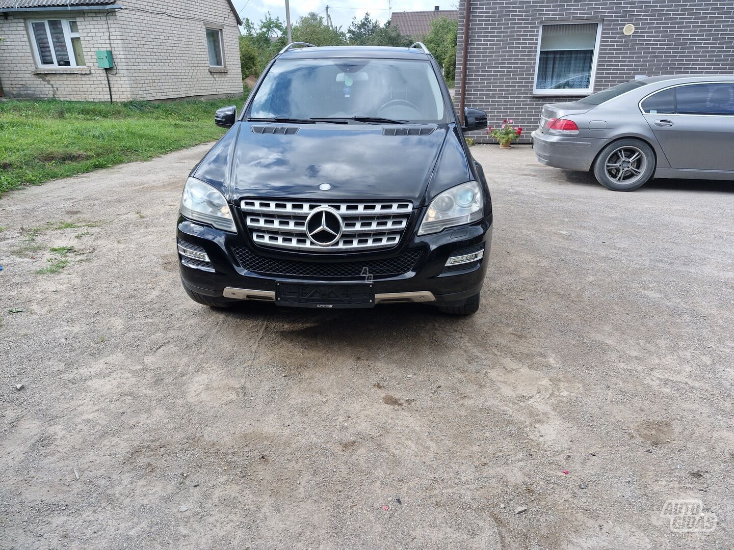 Mercedes-Benz ML 350 2011 г Внедорожник / Кроссовер