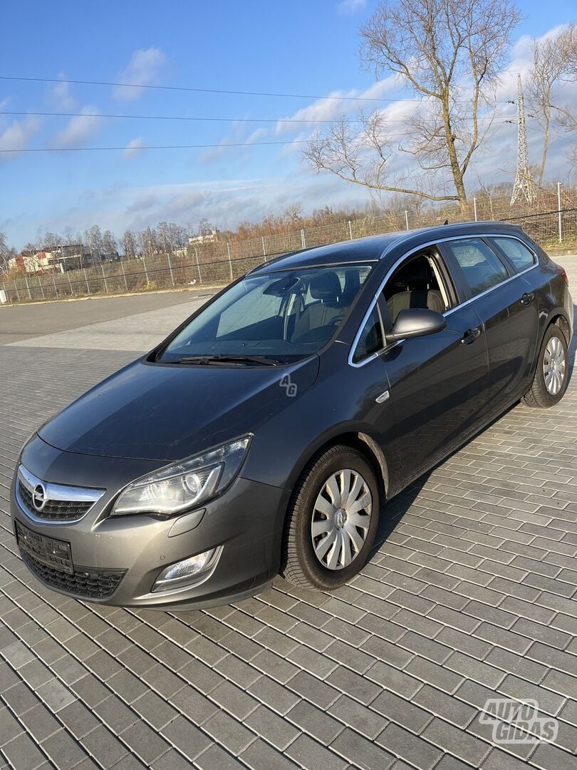 Opel Astra J 2010 г