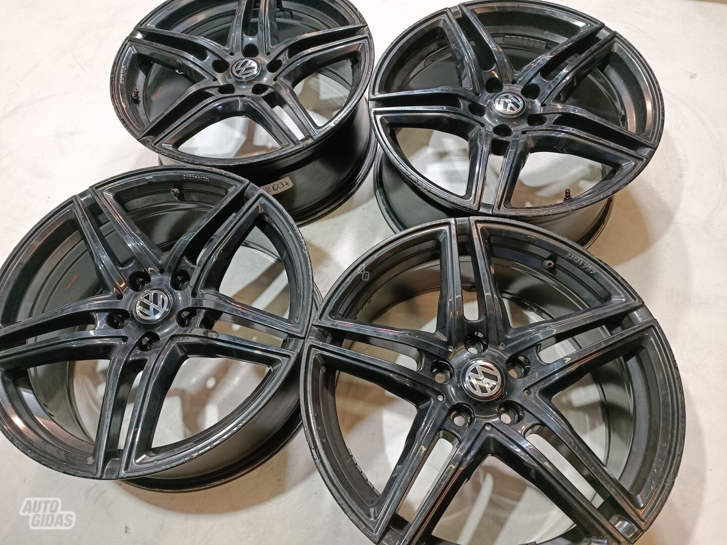 Volkswagen Passat, Sharan R18 Sharan light alloy R18 rims