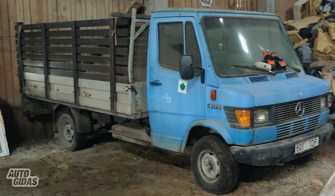 Mercedes-Benz 307 1980 y Pickup