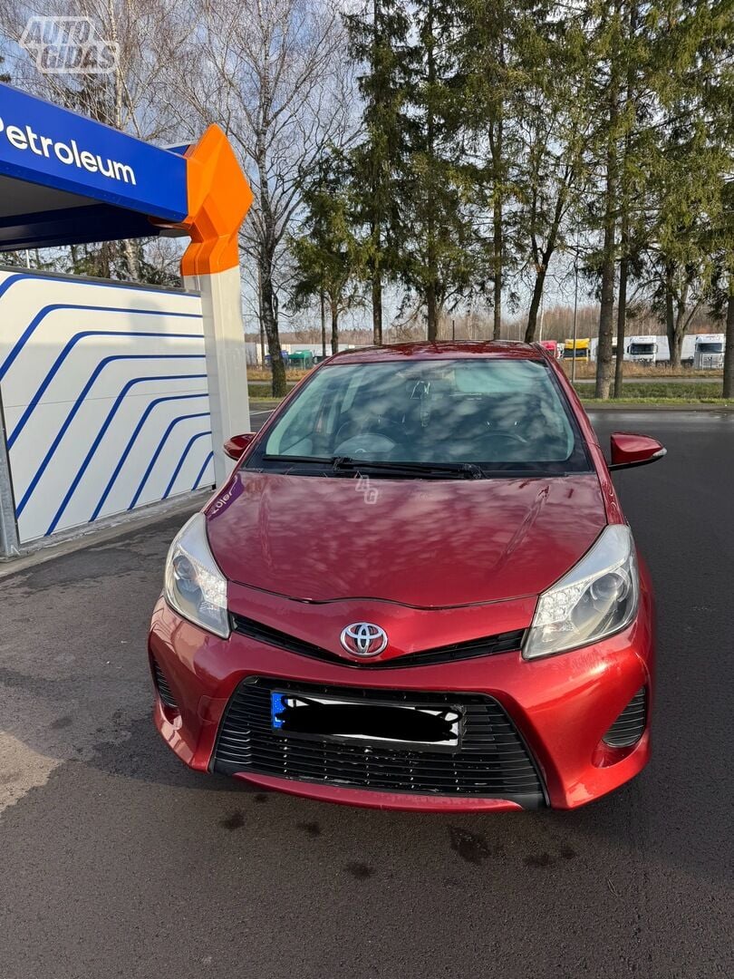 Toyota Yaris 2012 y Hatchback