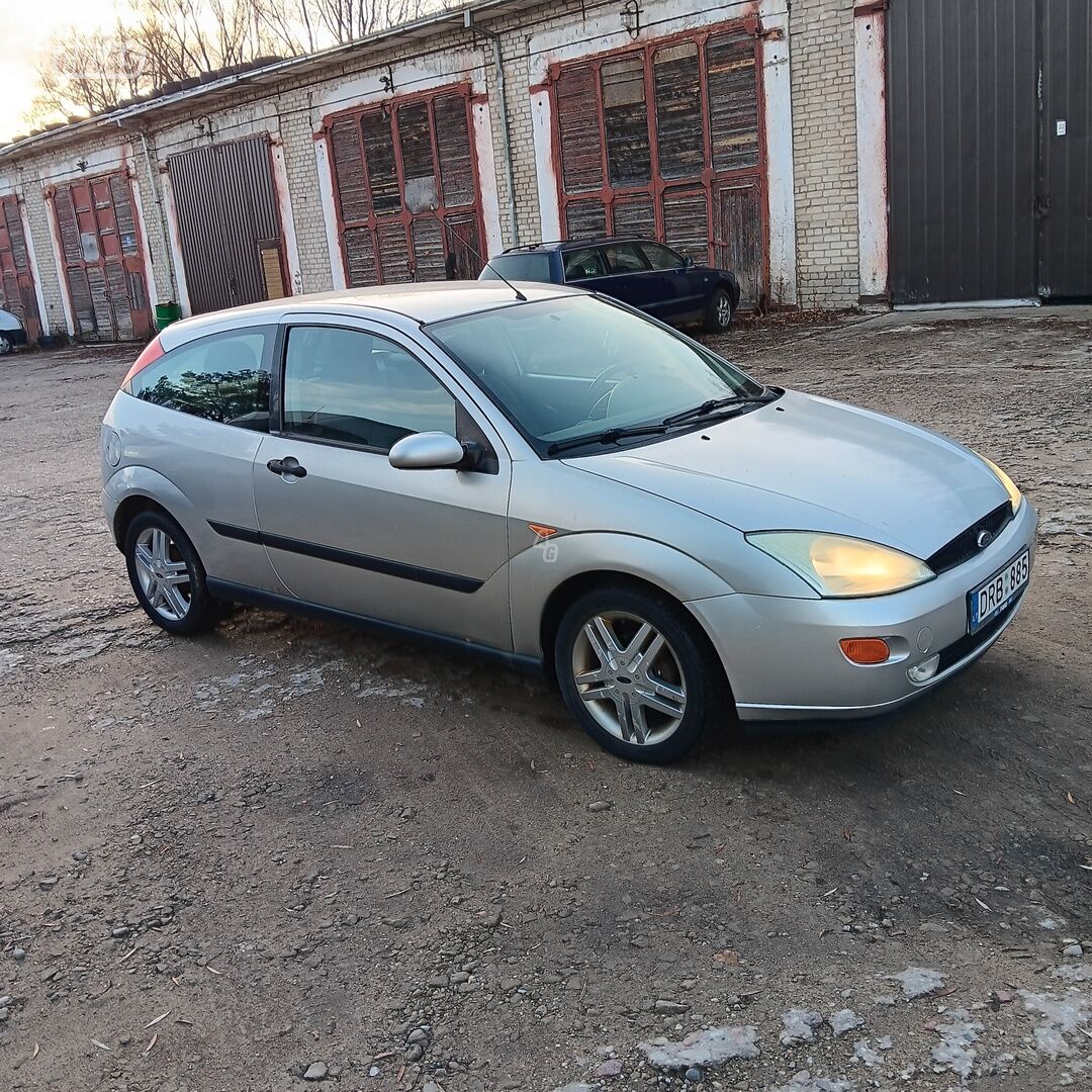 Ford Focus 2000 г Хэтчбек