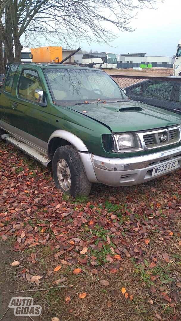 Nissan Navara 715 2003 y