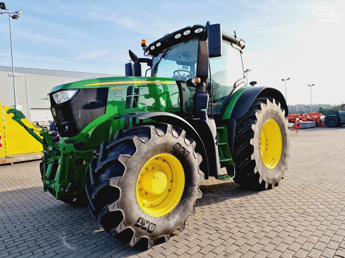 John Deere 2019 y