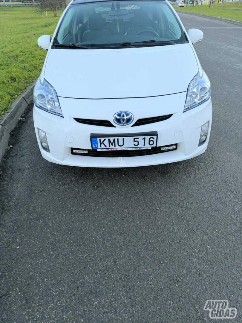 Toyota Prius III 2011 г