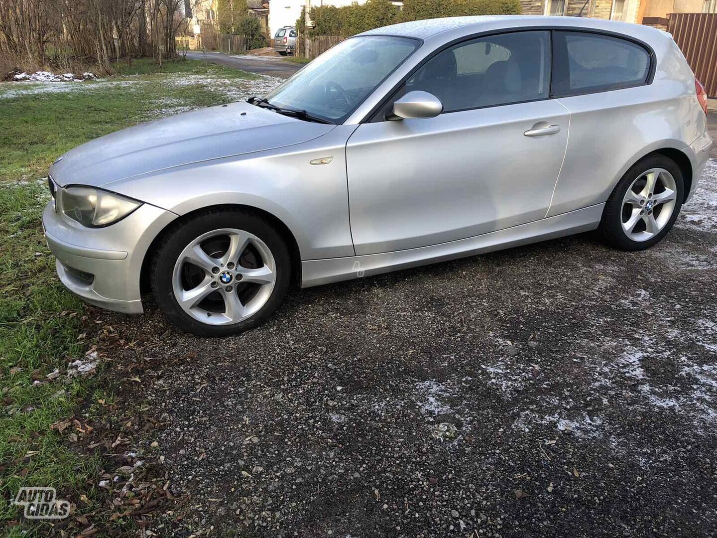 Bmw Serija 1 2008 m dalys