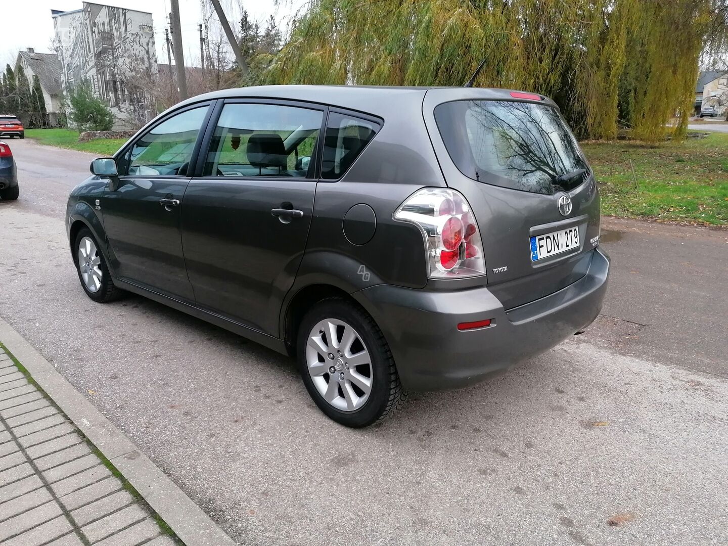 Toyota Corolla Verso 2005 г Минивэн