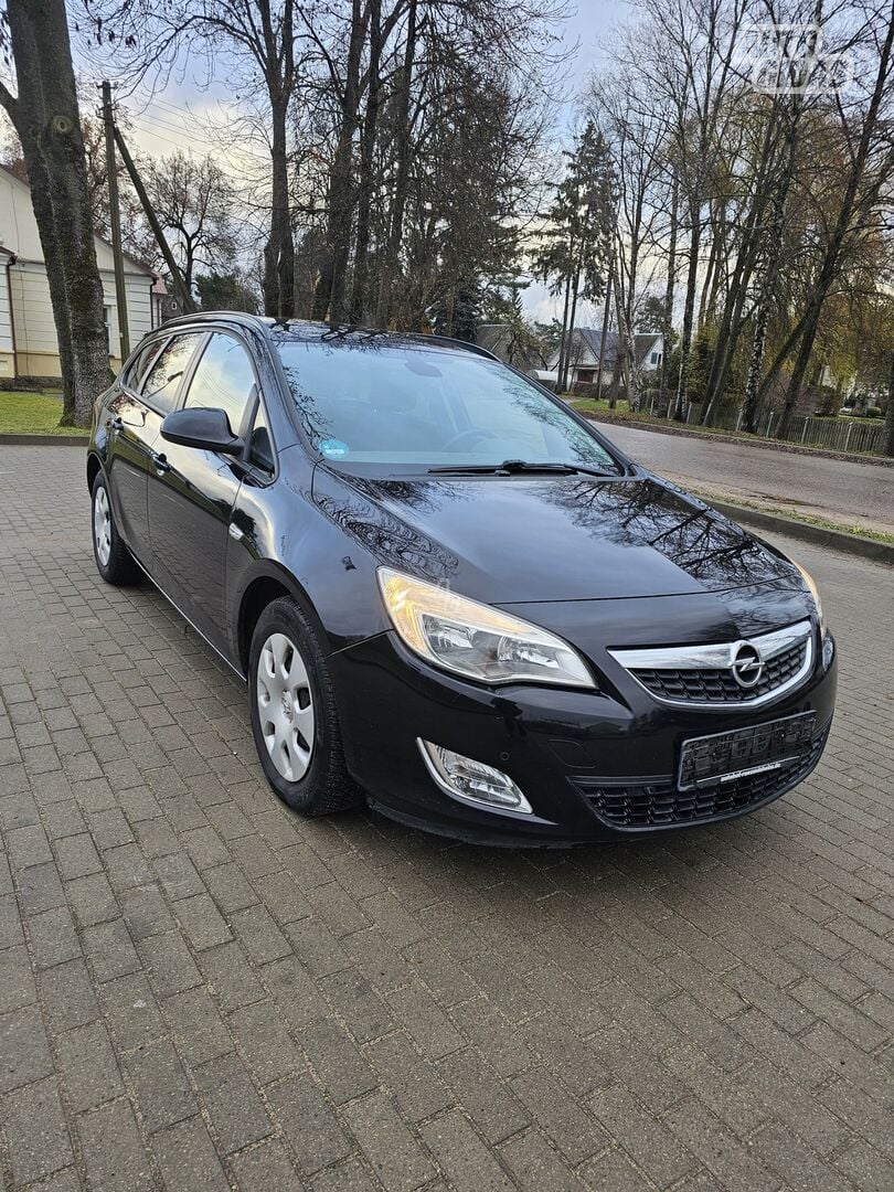 Opel Astra 2011 г Универсал