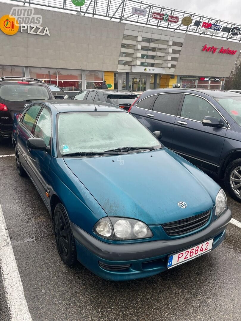 Toyota Avensis I 1998 y