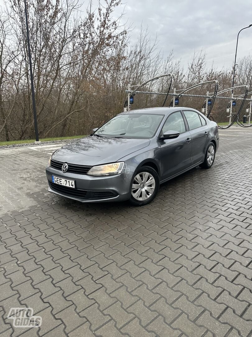 Volkswagen Jetta 2012 y Sedan