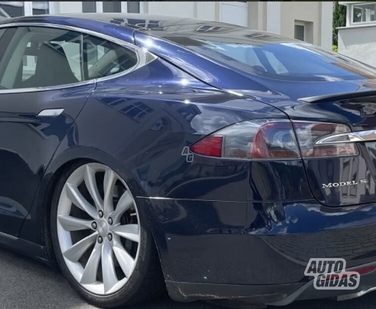 Tesla Model S 2015 y parts