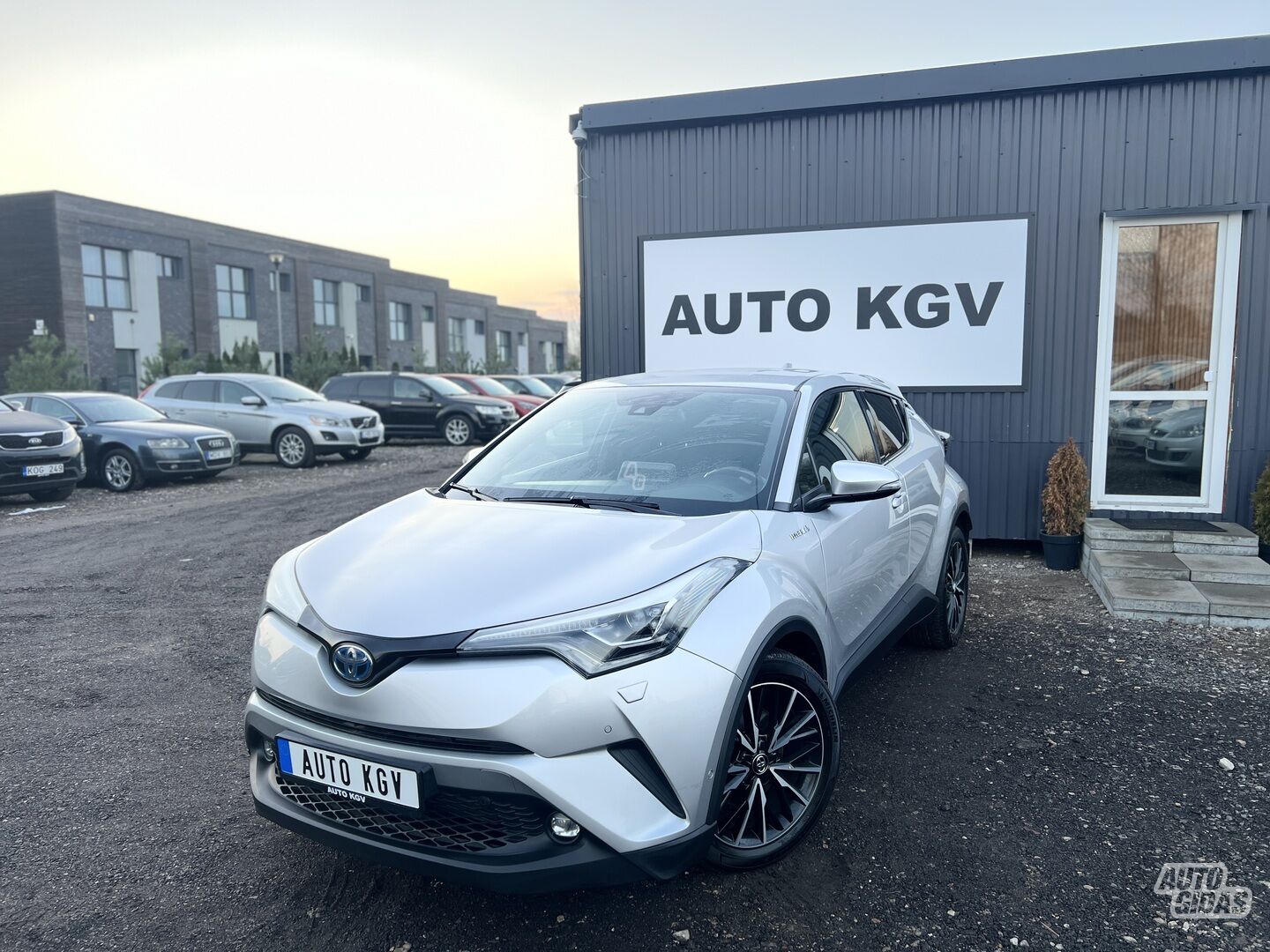 Toyota C-HR 2018 г Хэтчбек