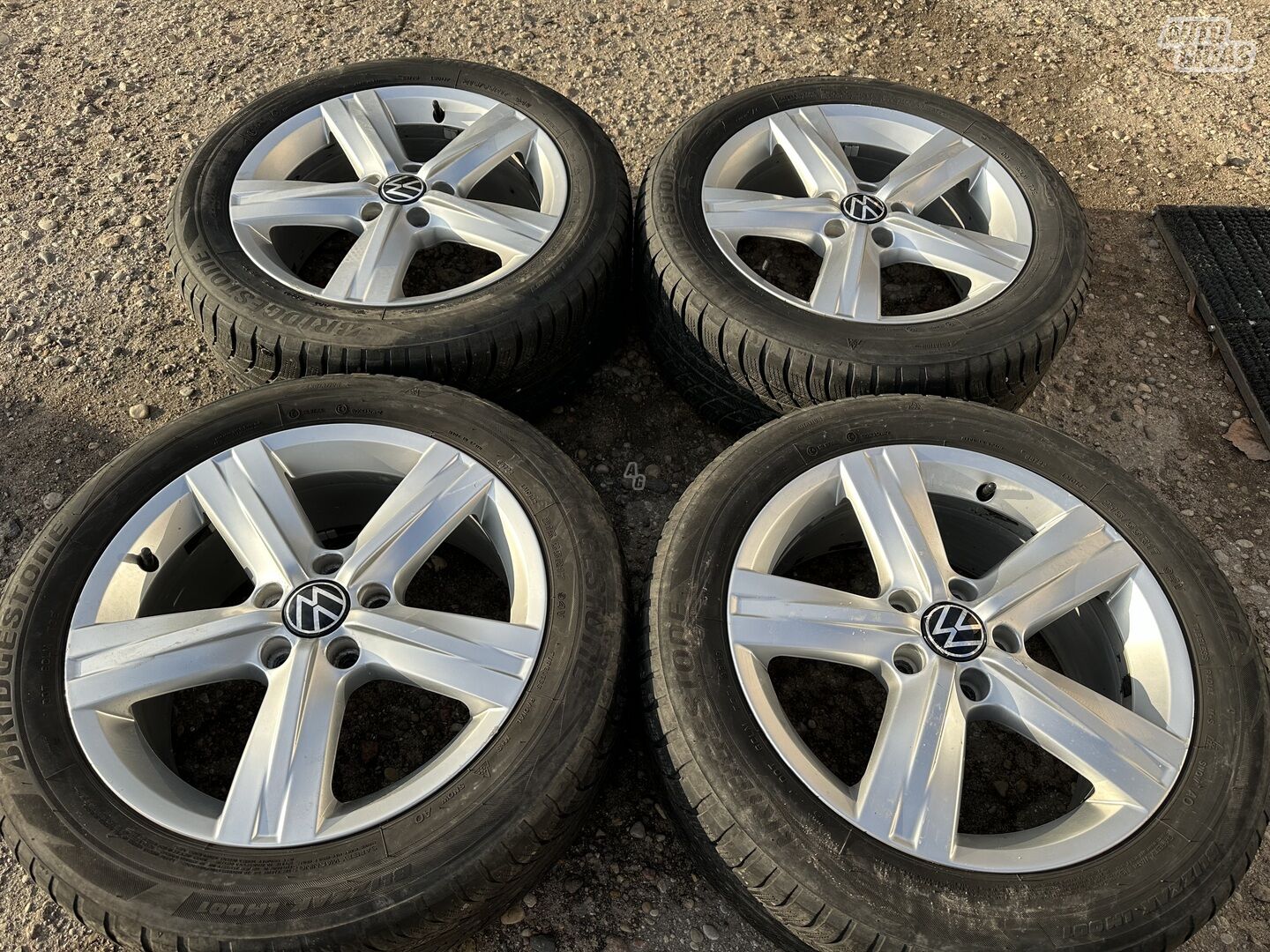 Volkswagen Siunciam, 7.5J ET47 light alloy R17 rims