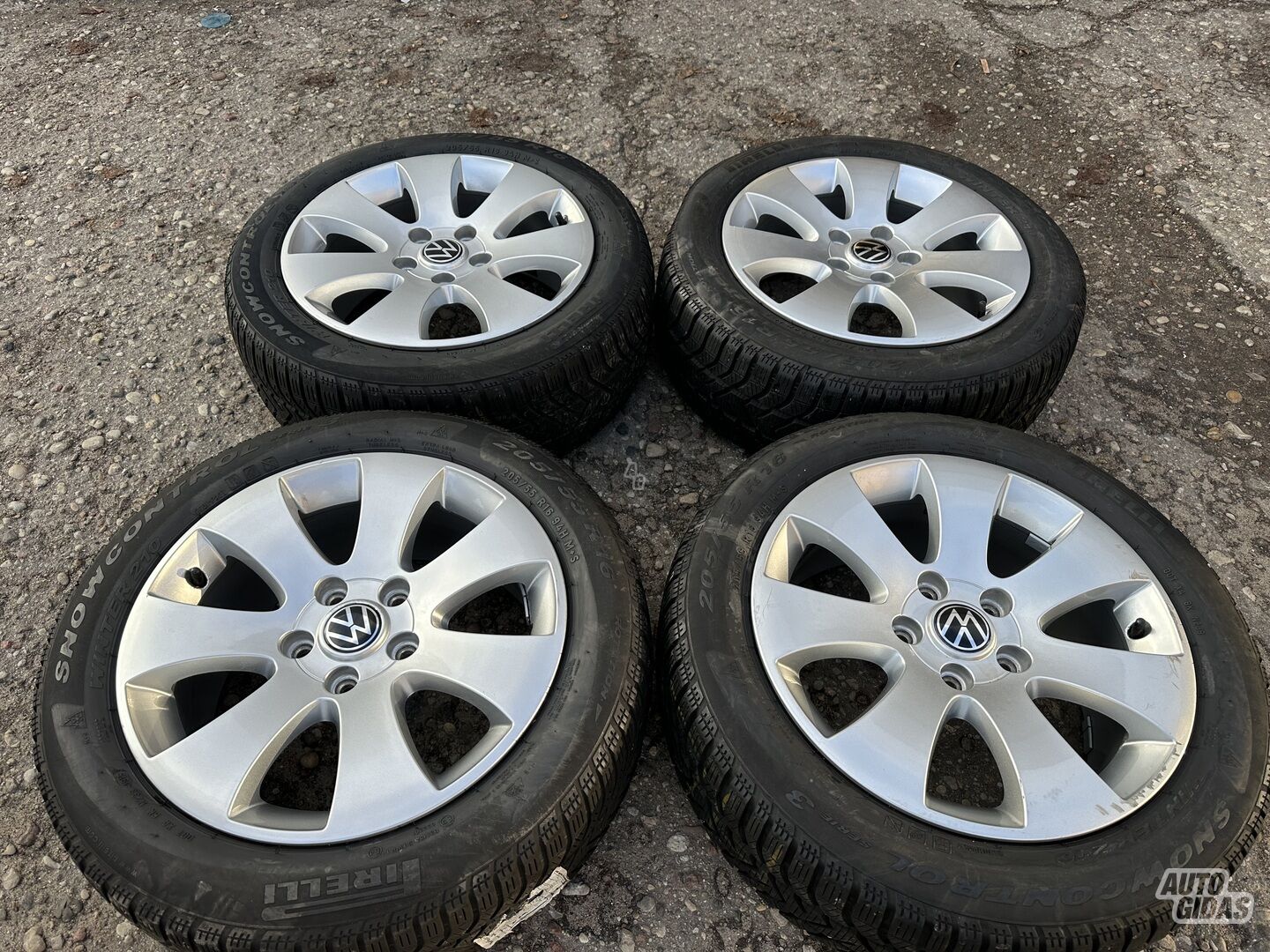 Volkswagen Siunciam, 7J ET45 light alloy R16 rims