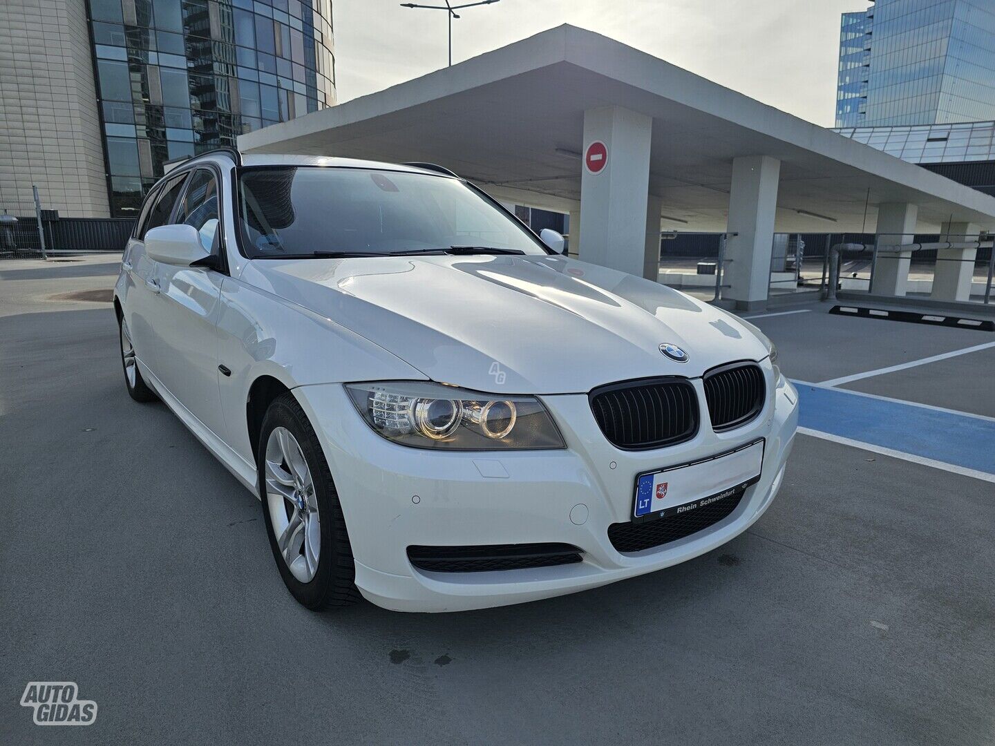 Bmw 318 LCI Alpineweiss 2010 y