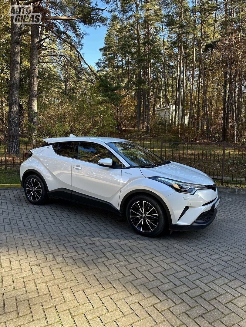 Toyota C-HR 2018 г Внедорожник / Кроссовер