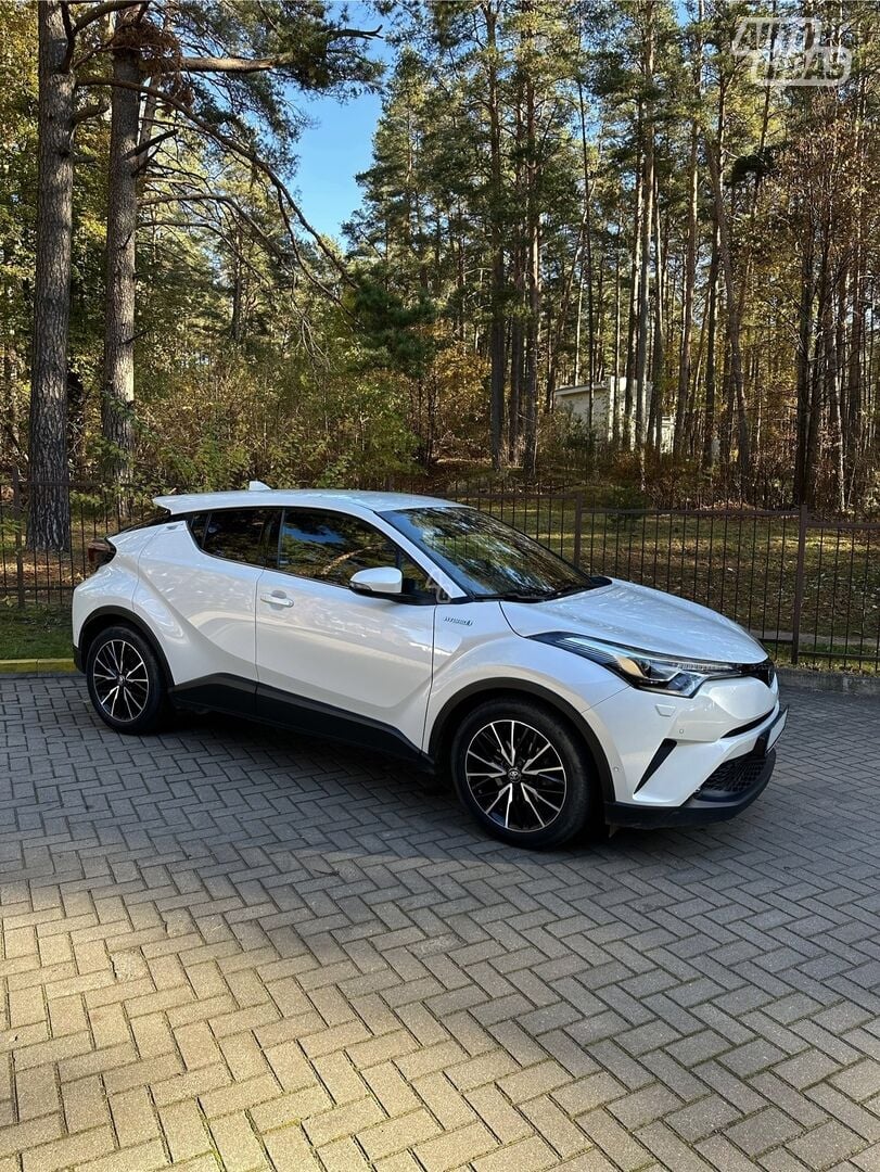 Toyota C-HR 2018 г Внедорожник / Кроссовер