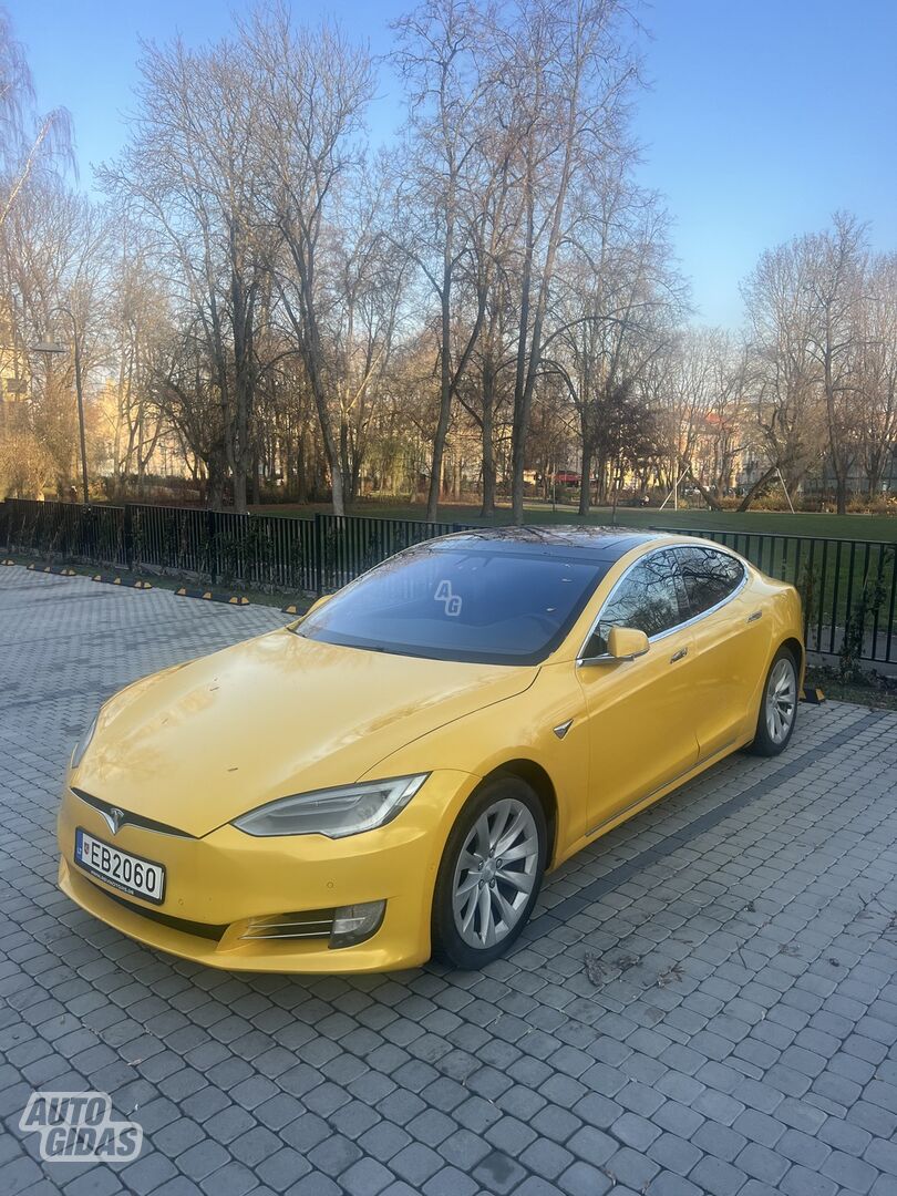 Tesla Model S 2017 y Hatchback