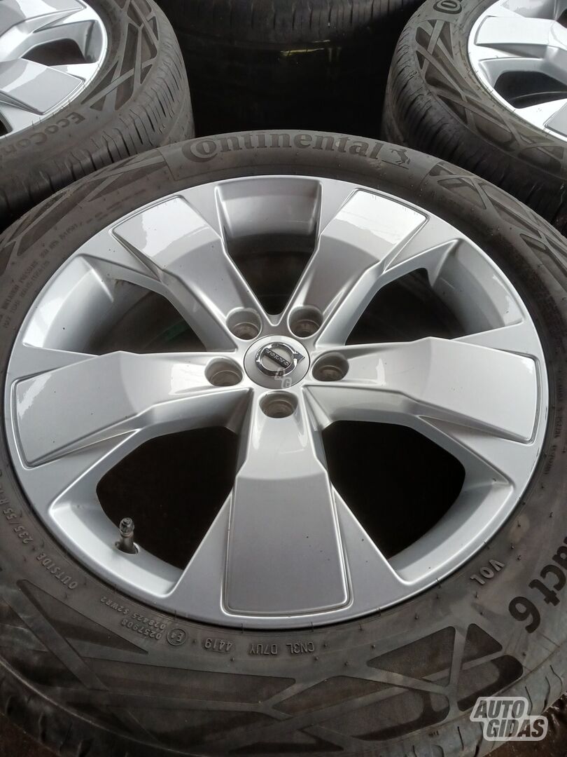 Volvo XC40 light alloy R18 rims