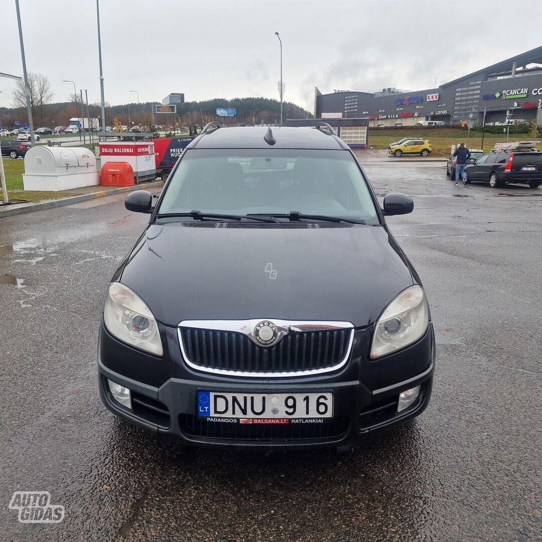 Skoda Roomster 2008 г Минивэн