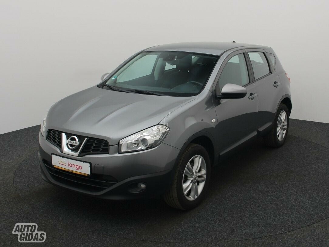 Nissan Qashqai 2011 г Внедорожник / Кроссовер