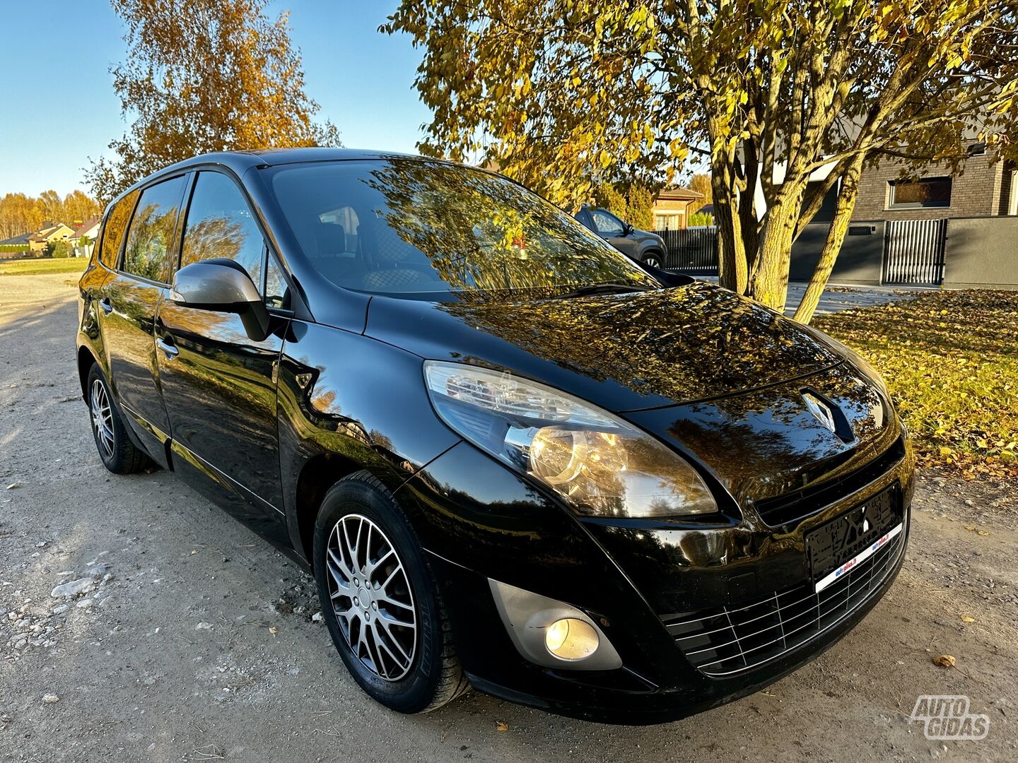 Renault Grand Scenic 2010 y Hatchback