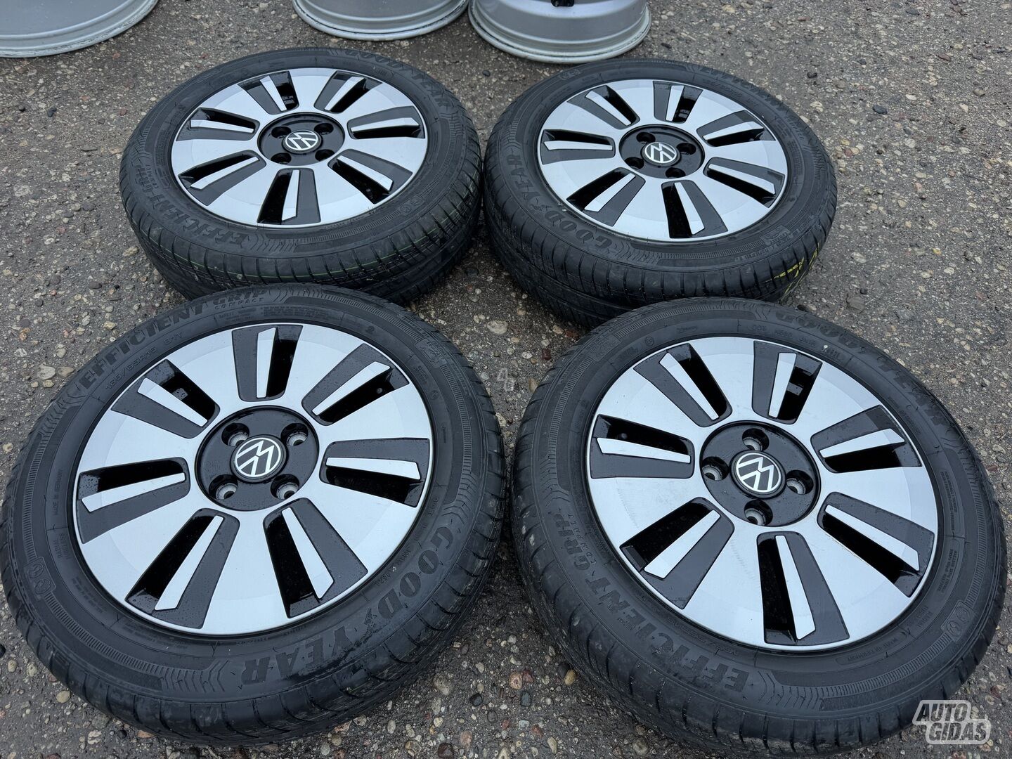 Volkswagen Siunciam, 5J ET35 light alloy R15 rims