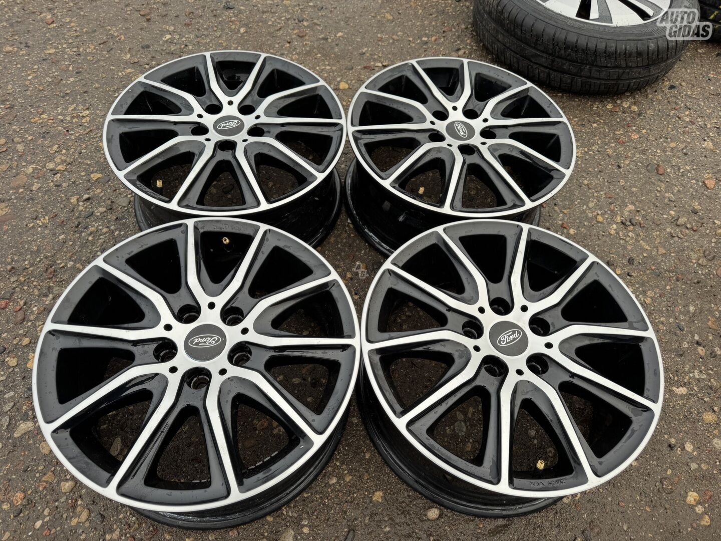 Ford Siunciam, 6.5J ET48 light alloy R16 rims