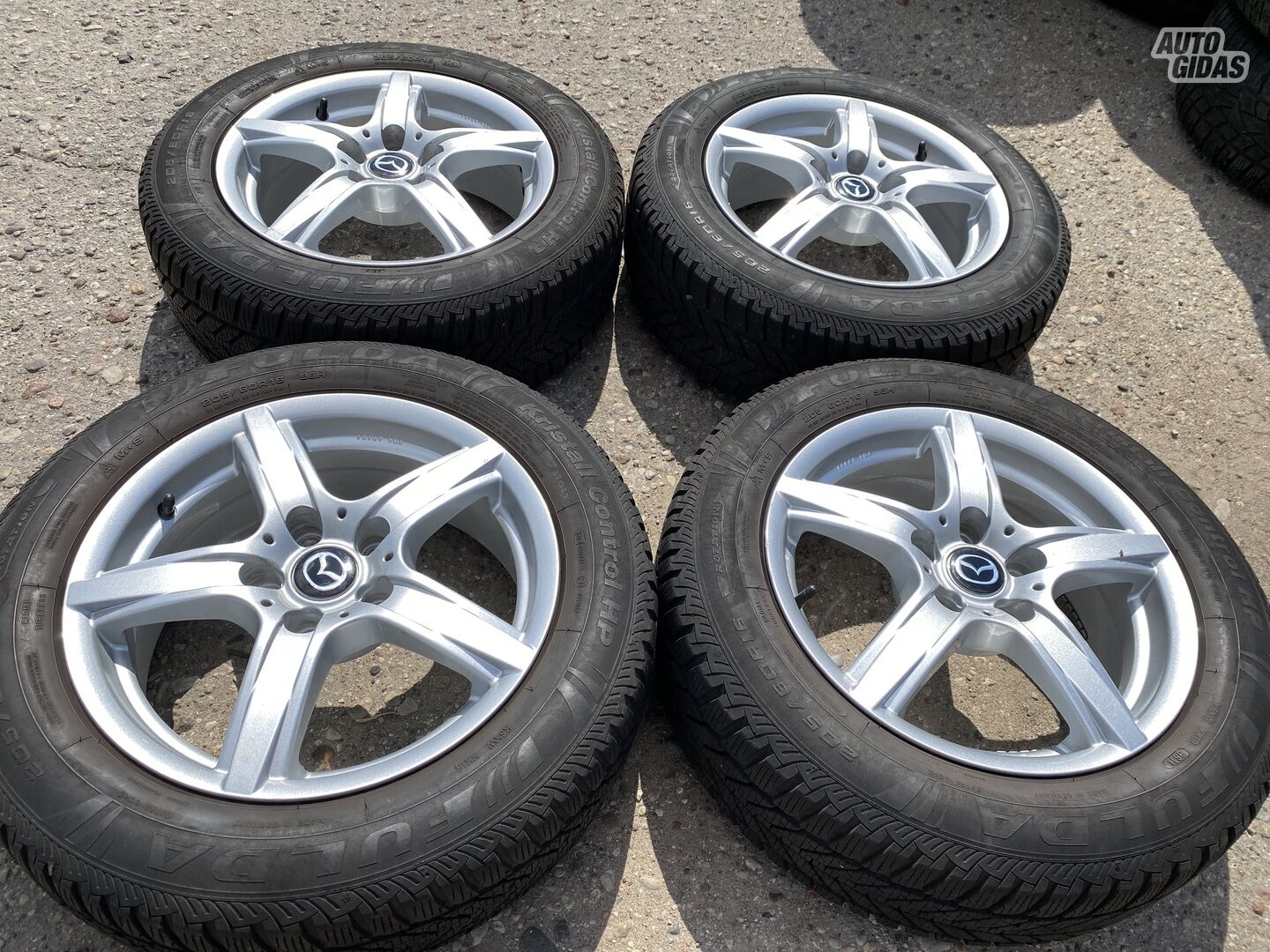 Mazda Siunciam, 6.5J ET40 light alloy R16 rims