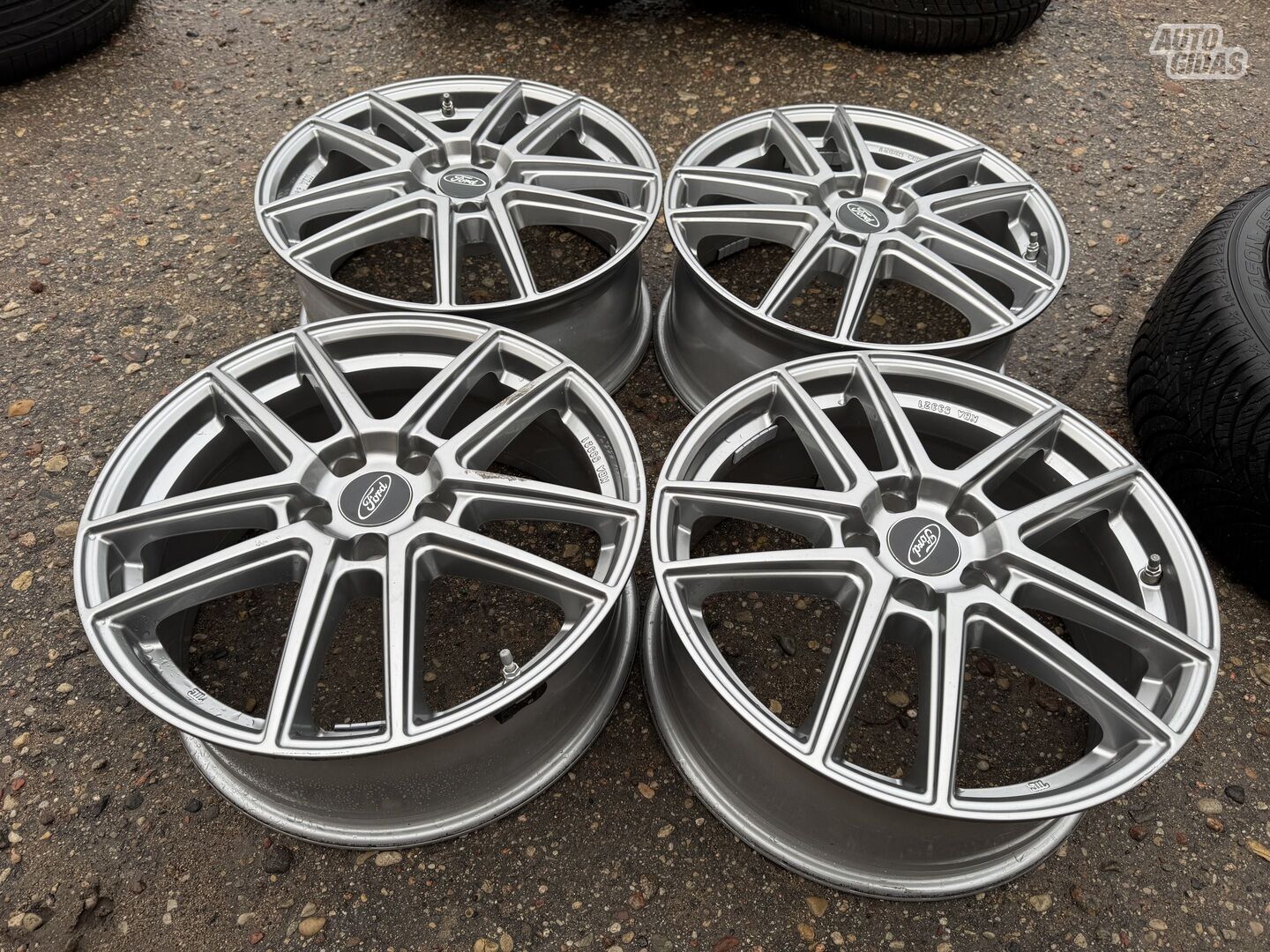 Ford Siunciam, 7.5J ET45 light alloy R18 rims