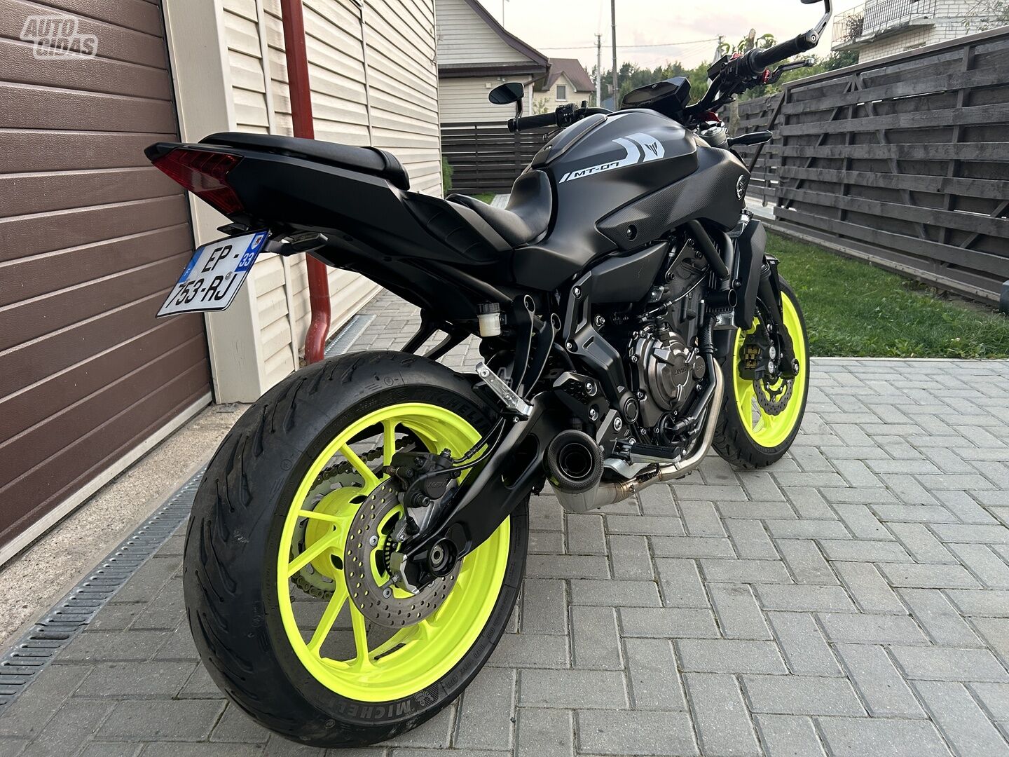 Yamaha MT 2017 y Classical / Streetbike motorcycle