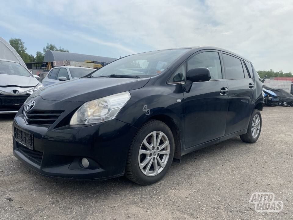 Toyota Verso 2011 г Минивэн