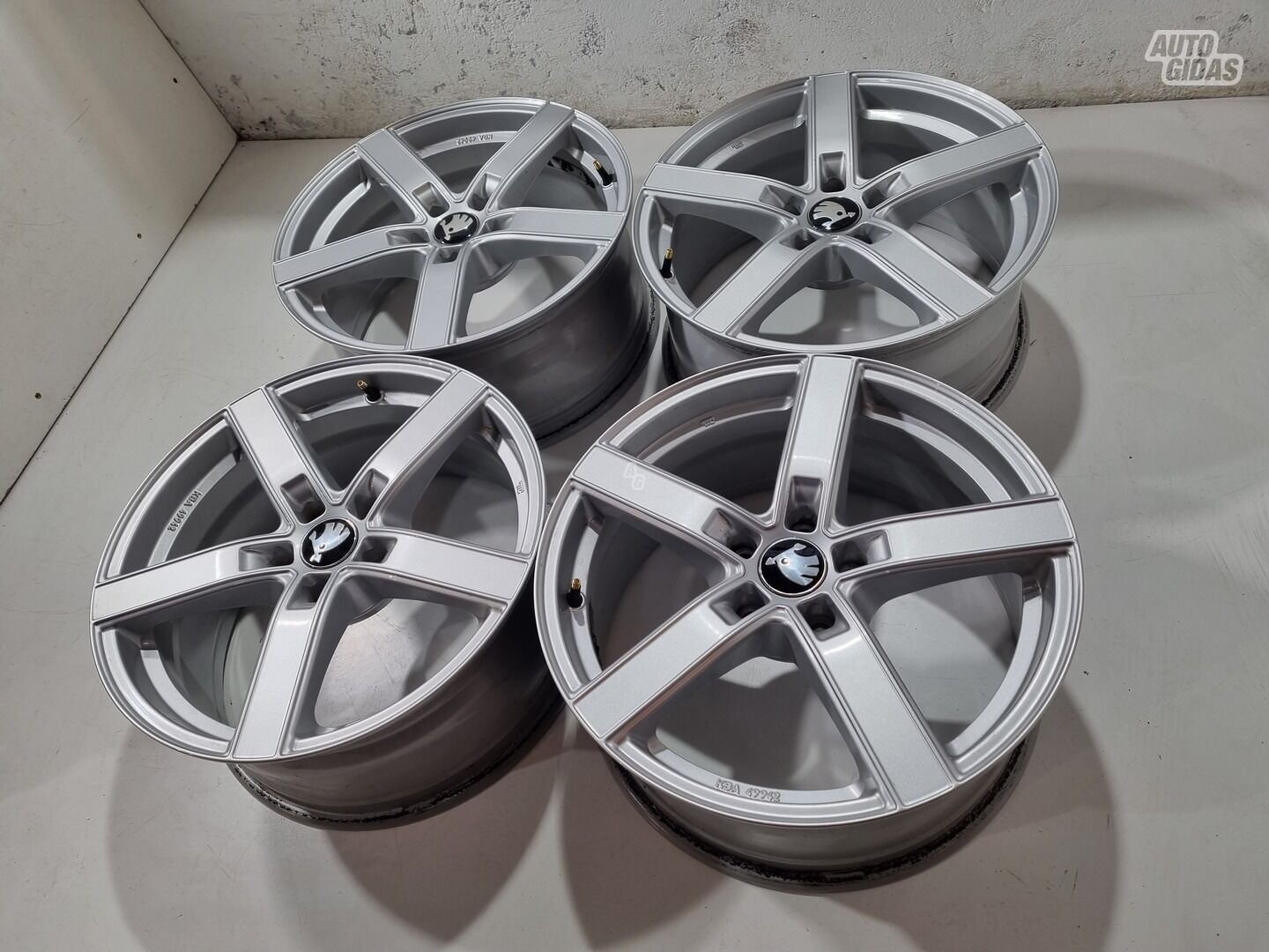 Skoda R18 Superb light alloy R18 rims